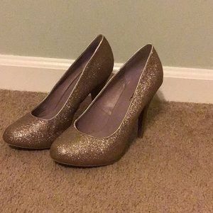 Glitter pumps